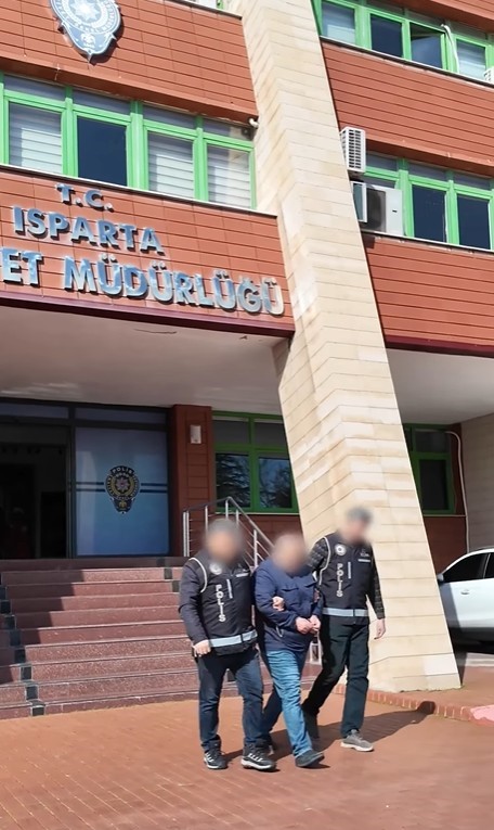 Isparta&rsquo;da dolandırıcılık h&uuml;k&uuml;ml&uuml;s&uuml; yakalandı
