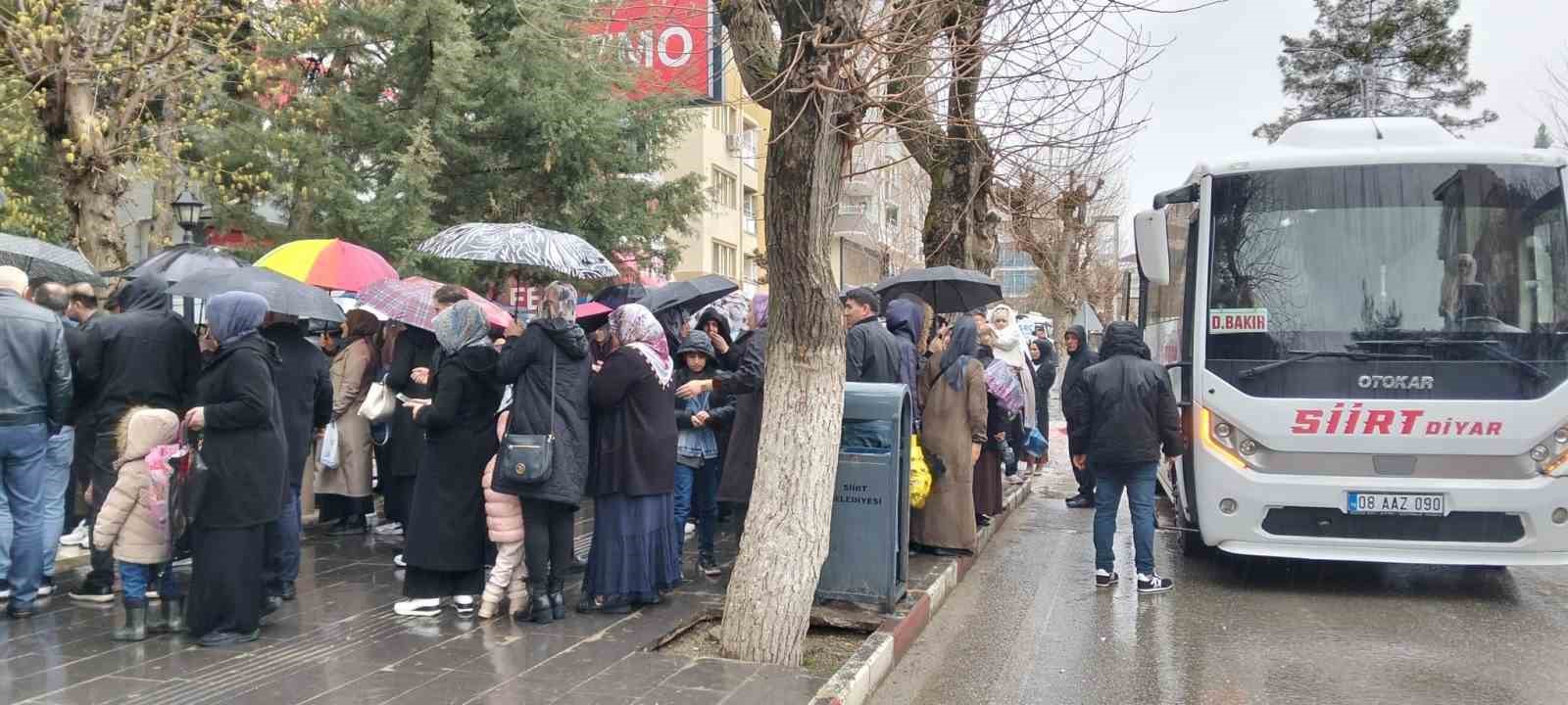 Siirt&rsquo;te umreciler dualarla uğurlandı
