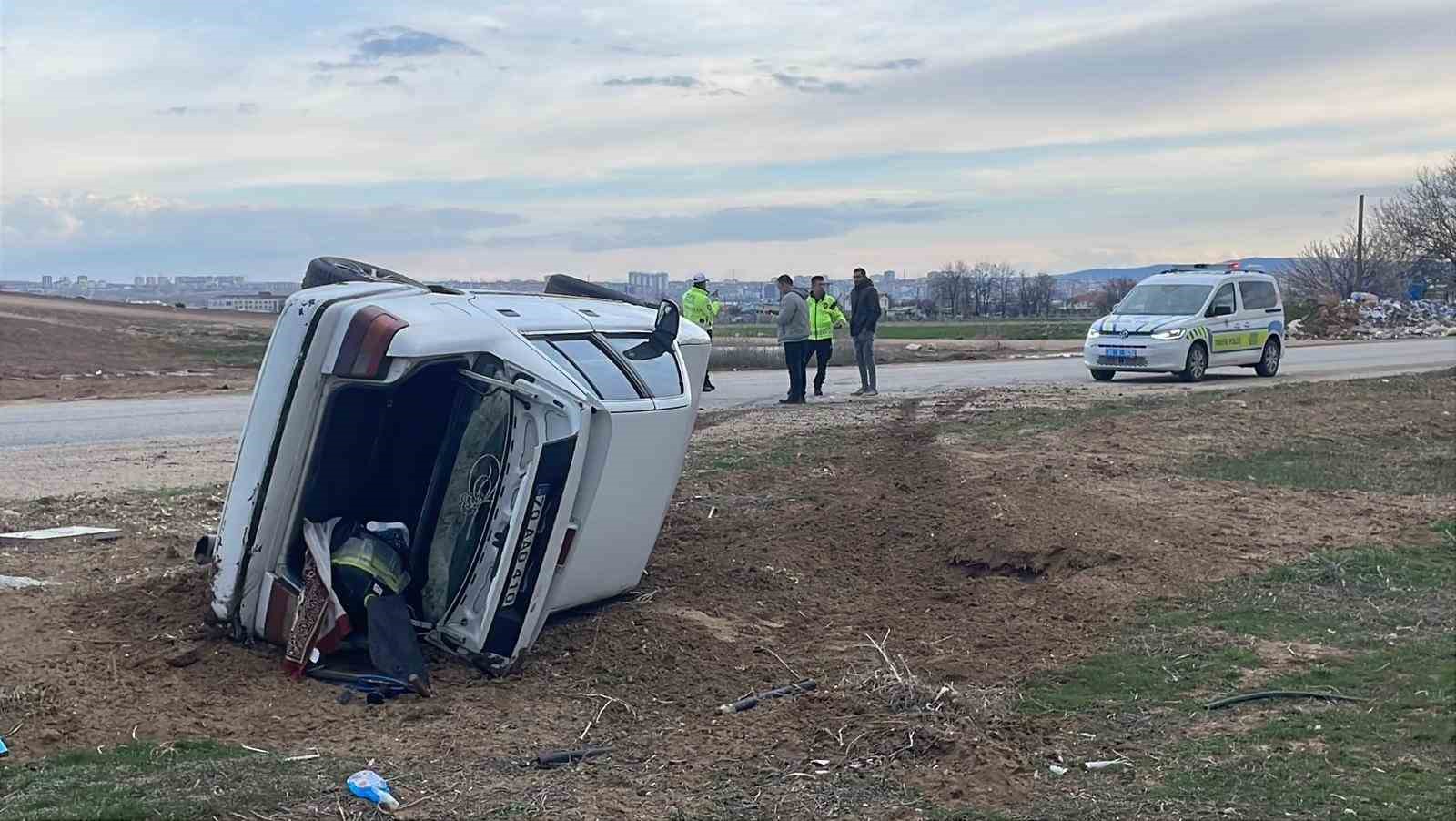 Karaman&rsquo;da otomobil devrildi: Ara&ccedil;taki 5 kişi kazayı burnu bile kanamadan atlattı

