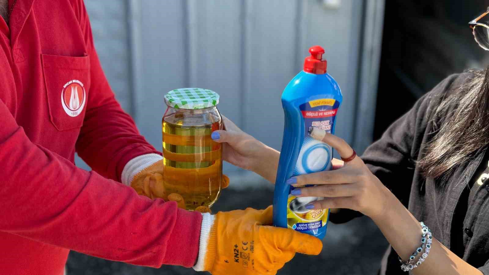 Sincan Belediyesi, atık yağları geri d&ouml;n&uuml;ş&uuml;me kazandırıyor
