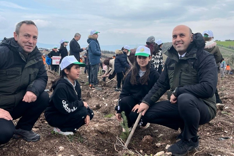 Manisa&rsquo;da Orman Haftası&rsquo;nda binlerce fidan toprakla buluştu
