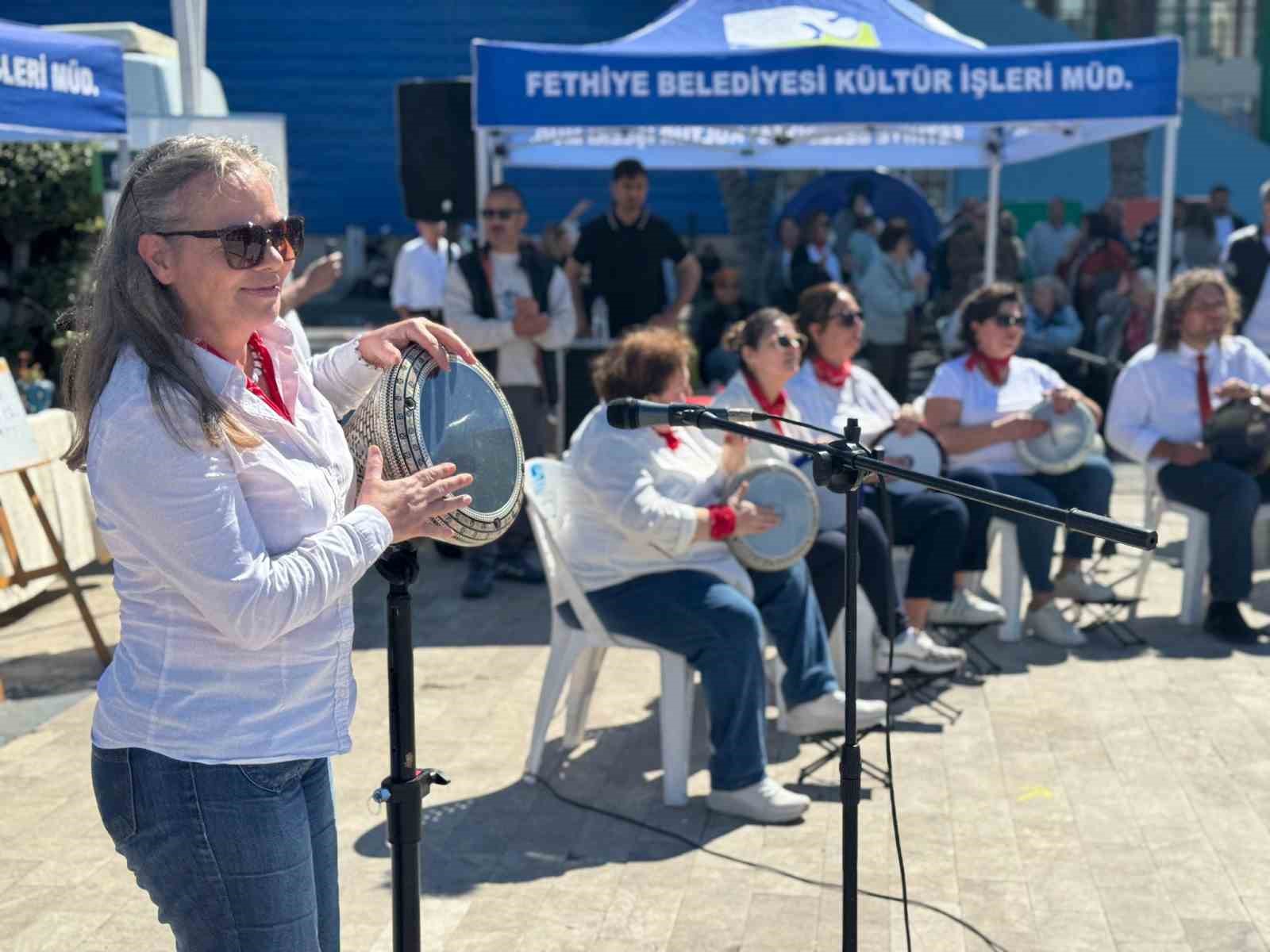 Fethiye&rsquo;de Yaşlılara Saygı Haftası etkinliği renkli g&ouml;r&uuml;nt&uuml;lere sahne oldu
