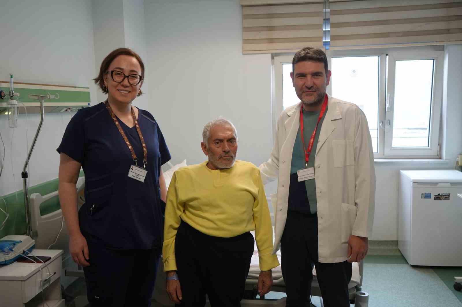 Tıpta nadir vaka: Eğri g&ouml;ğ&uuml;s kafesi ve skolyoza rağmen kalbi saatlerce durdurularak hayata d&ouml;nd&uuml;r&uuml;ld&uuml;
