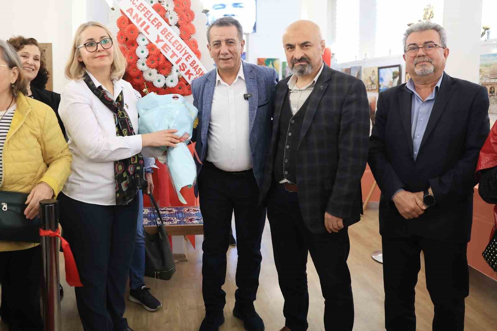 Efeler’de el emeği göz nuru eserler görücüye çıktı