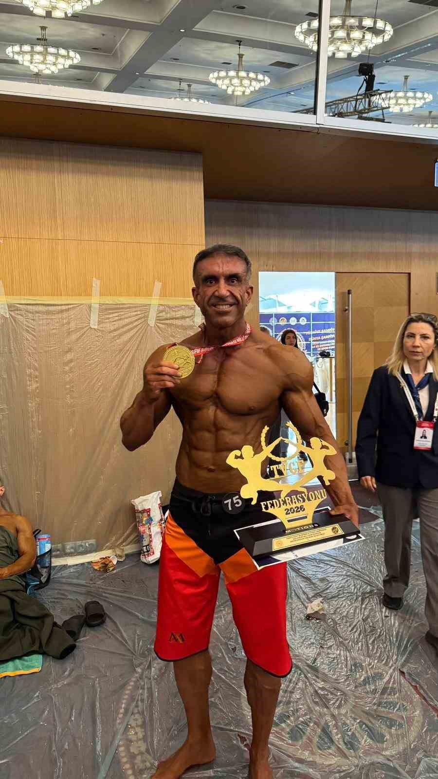 Burdur&rsquo;da itfaiye personeli v&uuml;cut geliştirmede T&uuml;rkiye şampiyonu oldu
