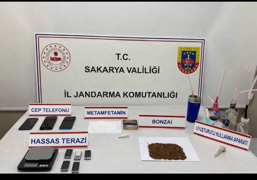 Jandarma uyuşturucuya geçit vermiyor: 3 tutuklama