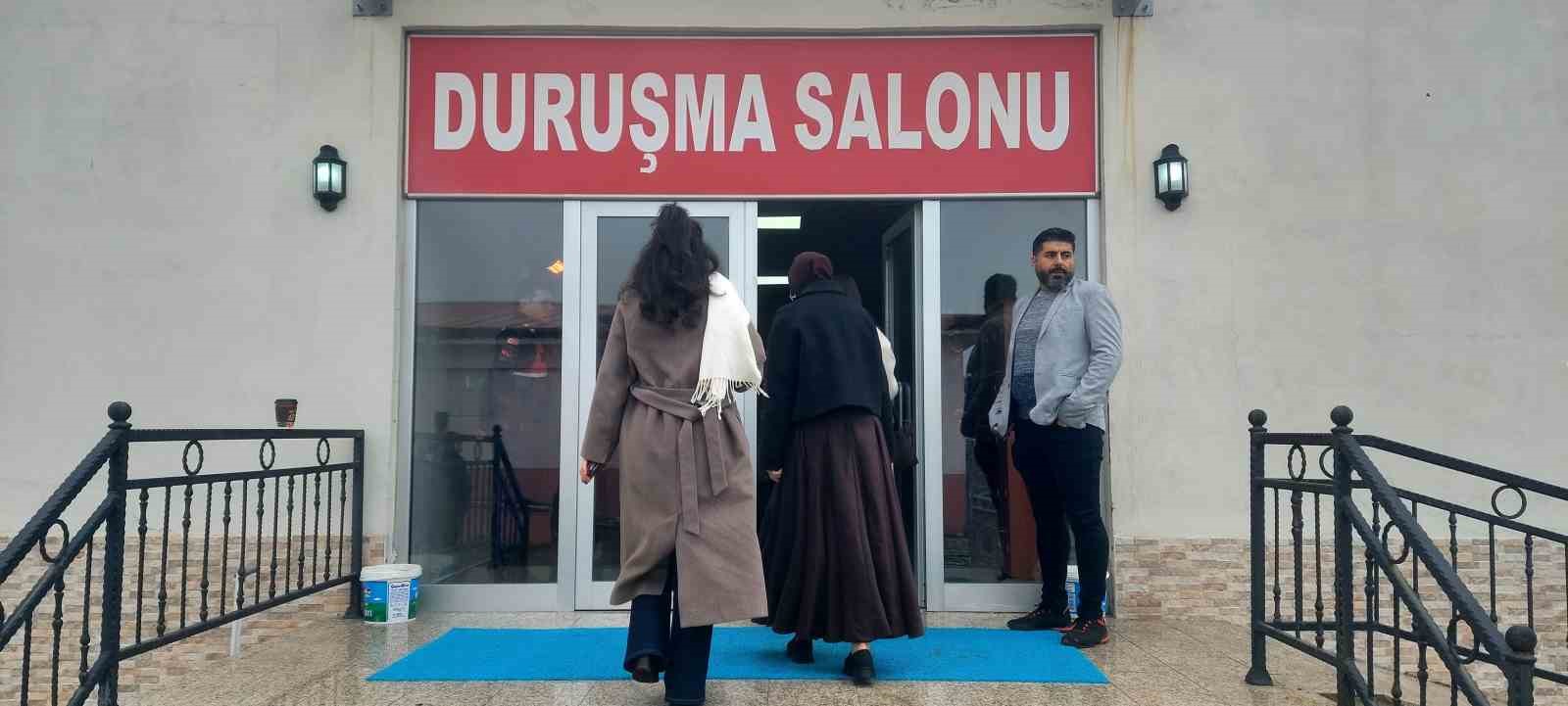 Dilovası’ndaki yangın davasında annenin sözleriyle salon buz kesti