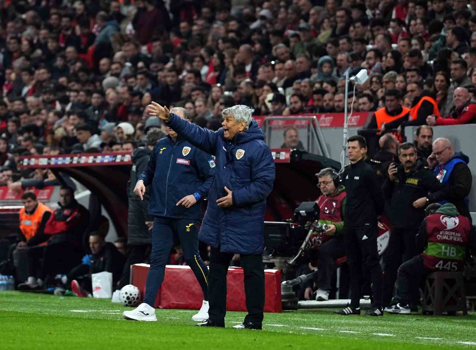 2026 FIFA D&uuml;nya Kupası play-off yarı final: T&uuml;rkiye: 0 - Romanya: 0 (İlk yarı)
