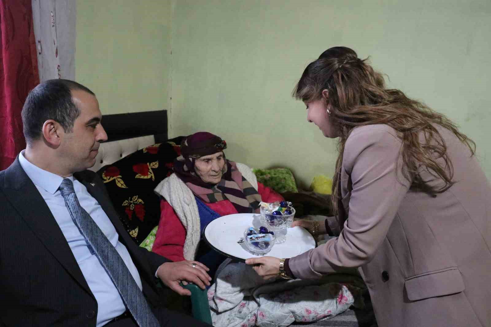 Vali Taşolar’dan yaşlılara "Sizi seviyorum" mesajı