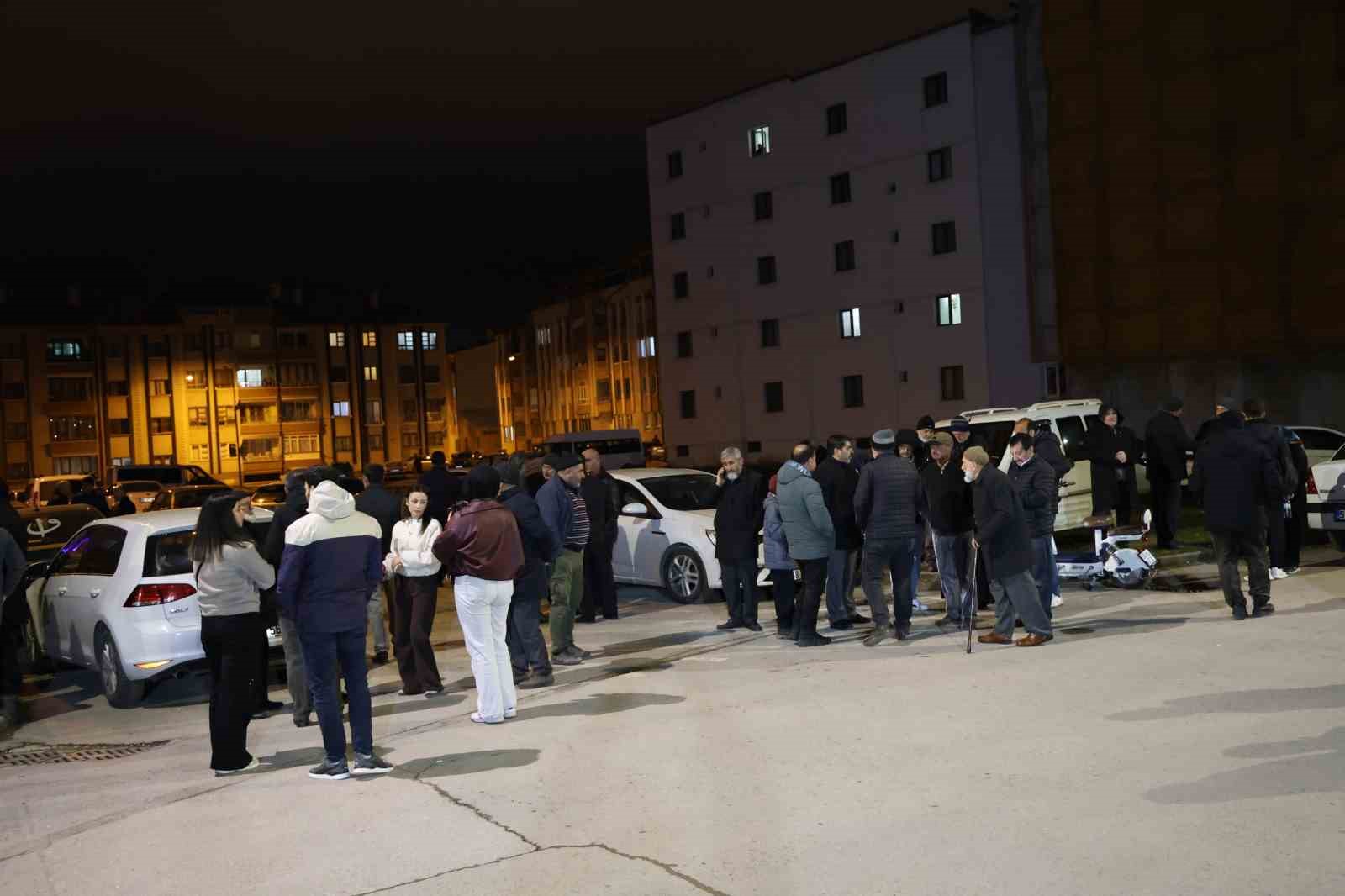 Mekke u&ccedil;ağını bekleyen umreciler şoka uğradı, soluğu karakolda aldılar
