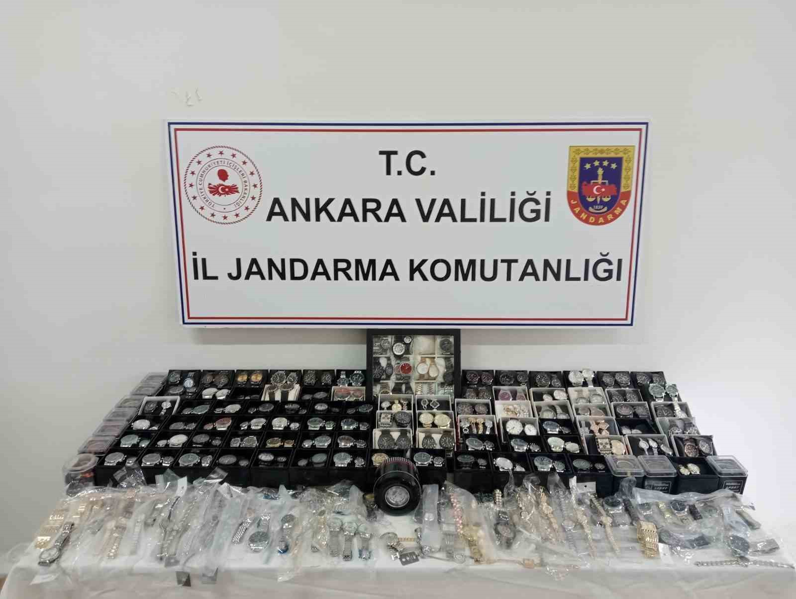 Ankara’da kaçakçılık operasyonları: Yasa dışı yollarla yurda sokulmuş tütün ürünü, gıda malzemesi ve çok sayıda saat ele geçirildi