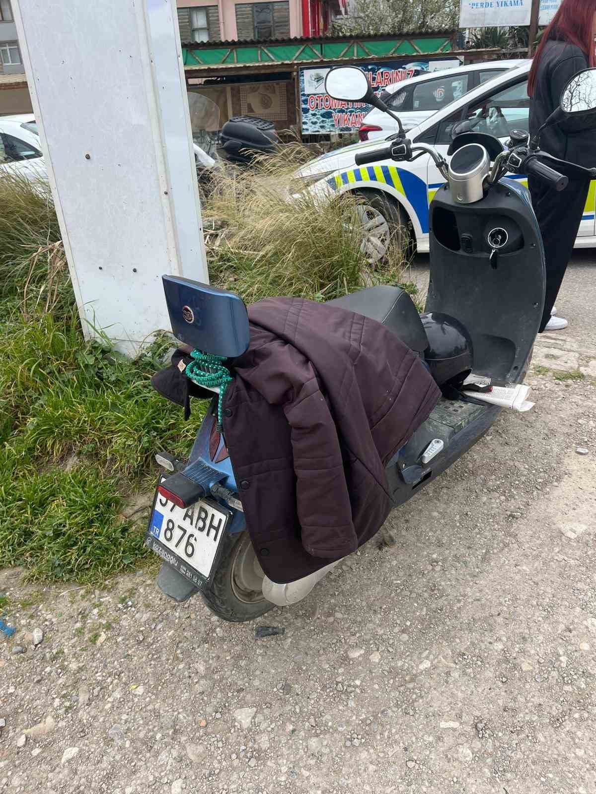 Sinop’ta devrilen elektrikli motosikletin sürücüsü yaralandı