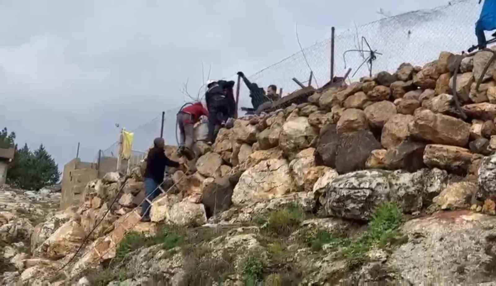 Uçurumdan düşen köpek 4 saatlik çalışmayla kurtarıldı
