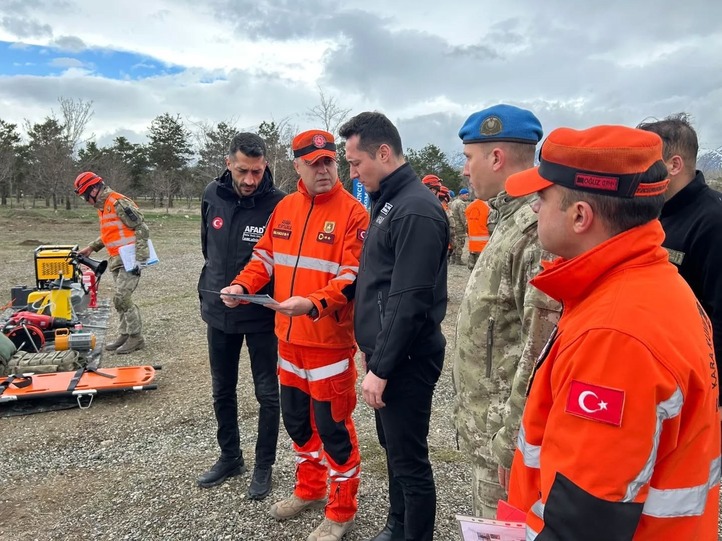 Erzincan&rsquo;da "Enkazdan yaralı tahliye ve &ccedil;adır kurma yarışması" d&uuml;zenleniyor
