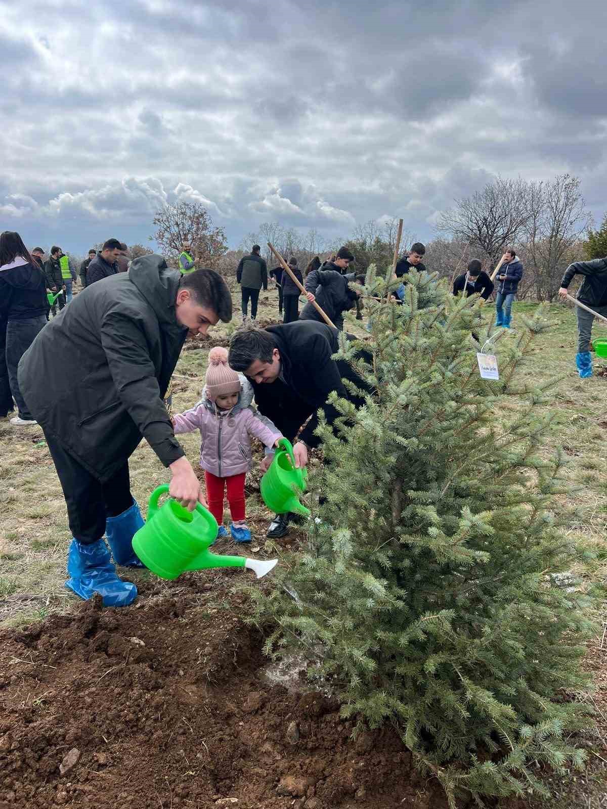Mihalı&ccedil;&ccedil;ık&rsquo;ta 100 fidan toprakla buluştu
