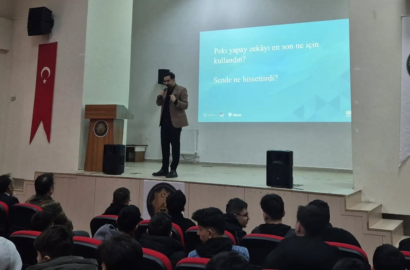 Bayburt&rsquo;ta &ouml;ğrencilere yapay zek&acirc; eğitimi verildi
