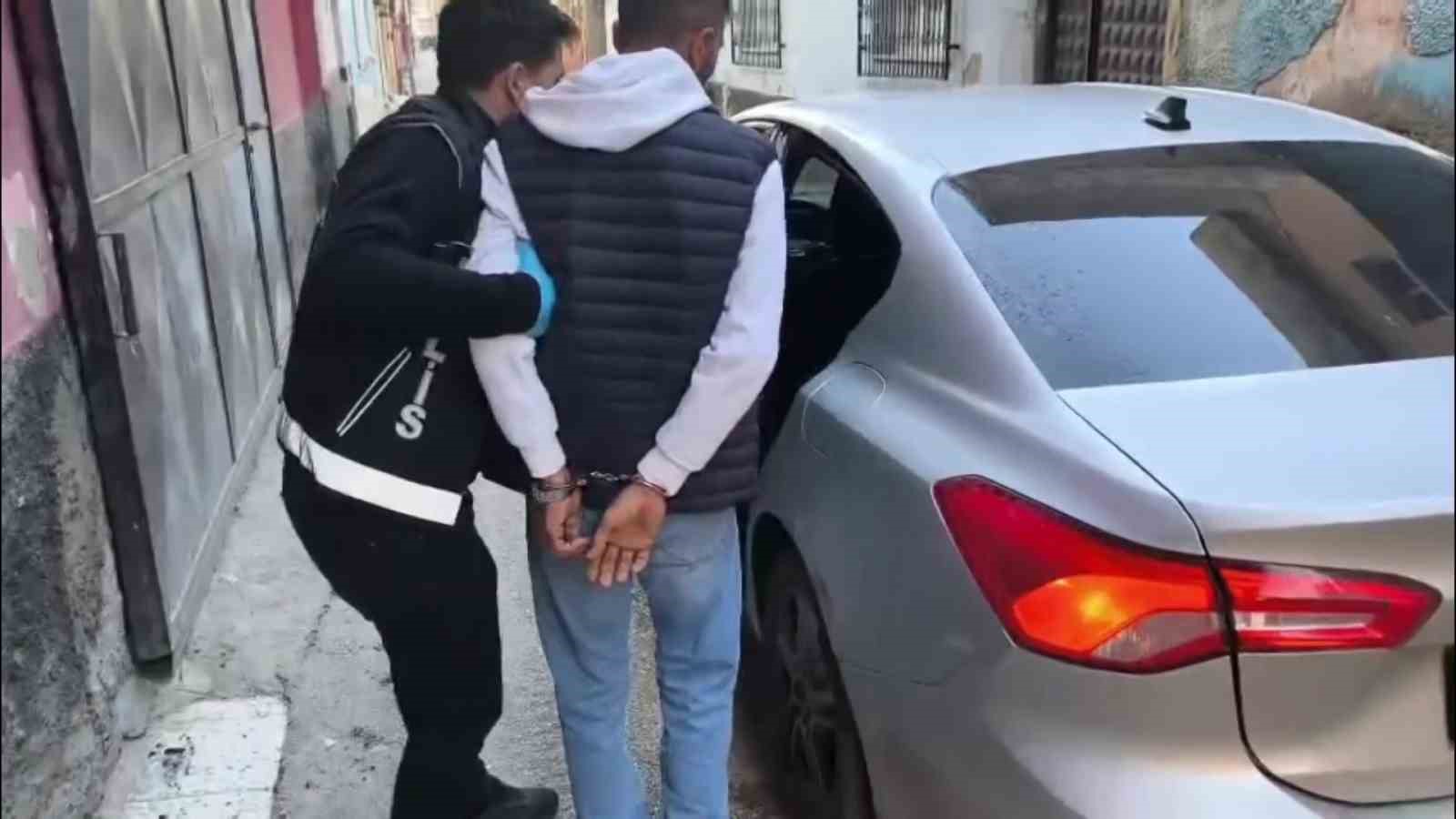 Adana’da torbacılara şafak operasyonu: 15 gözaltı