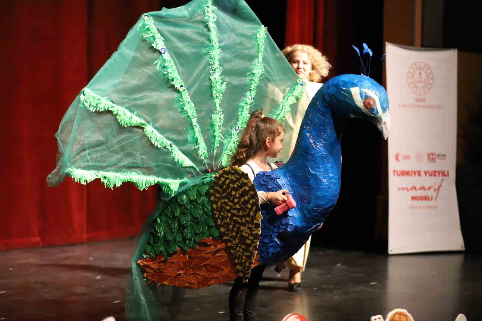 Sivas’ta öğrencilerden Orman Haftası’nda renkli kutlama