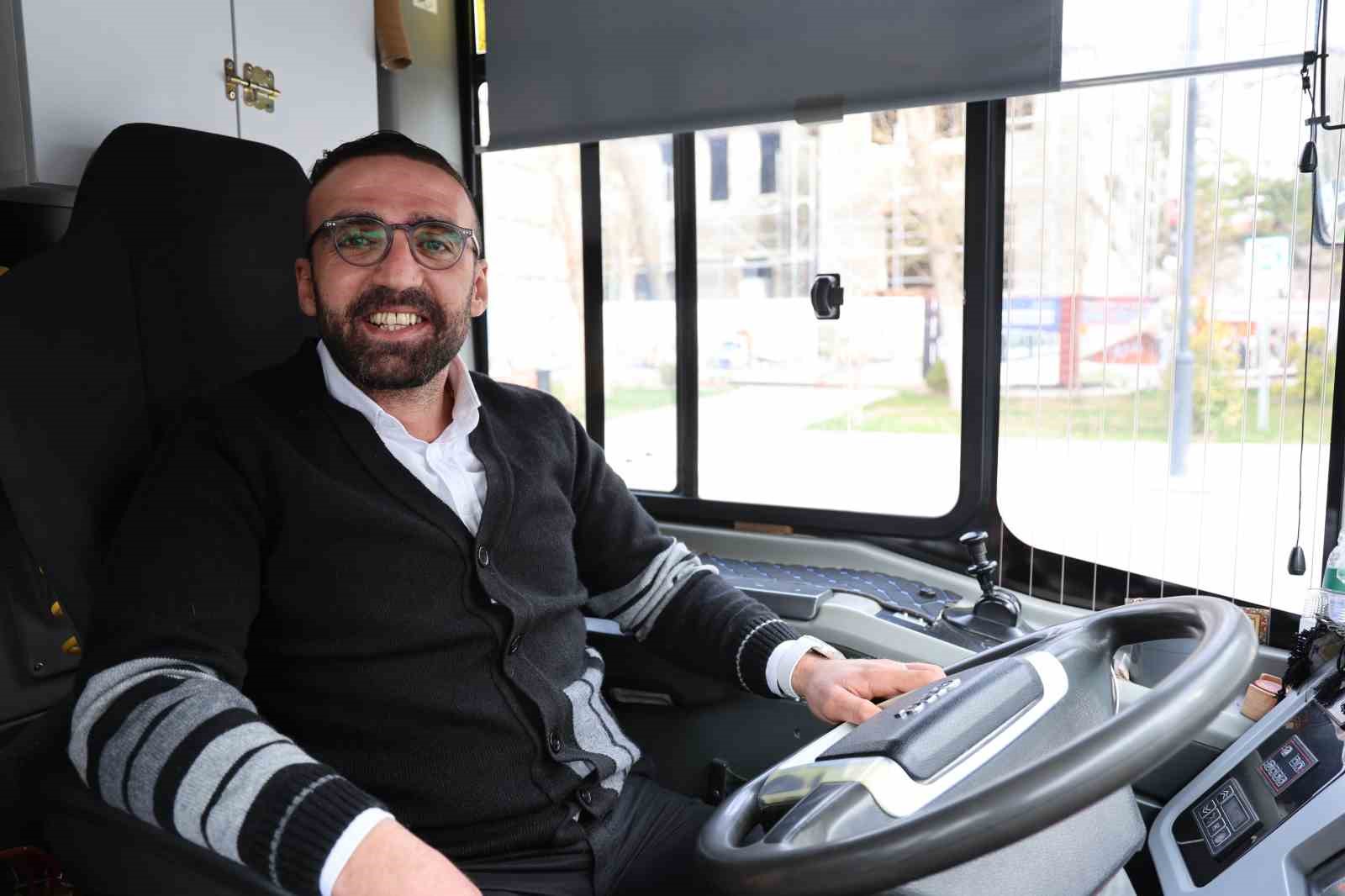 Kalp krizi geçiren yolcuyu hastaneye yetiştiren kahraman şoför konuştu: "Otobüsümüze binen her yolcu bize emanet"