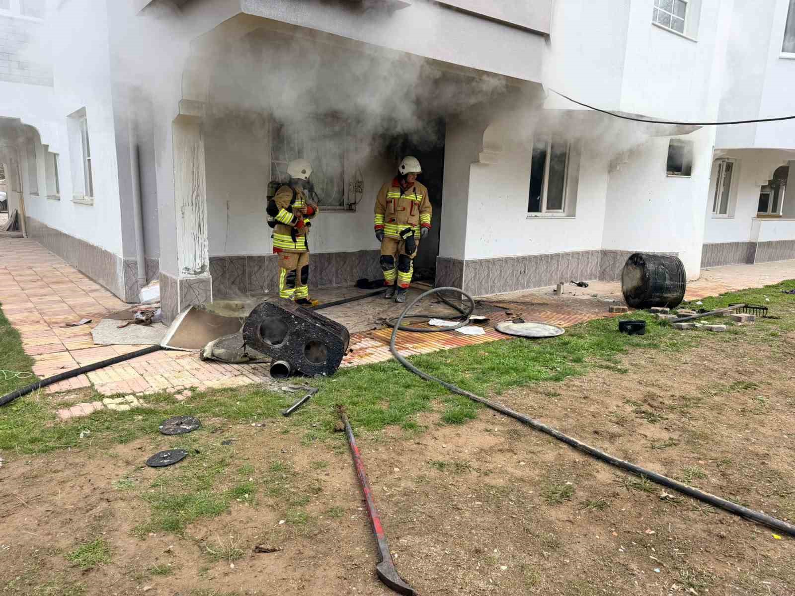 Kahramanmaraş’ta binada yangın paniği