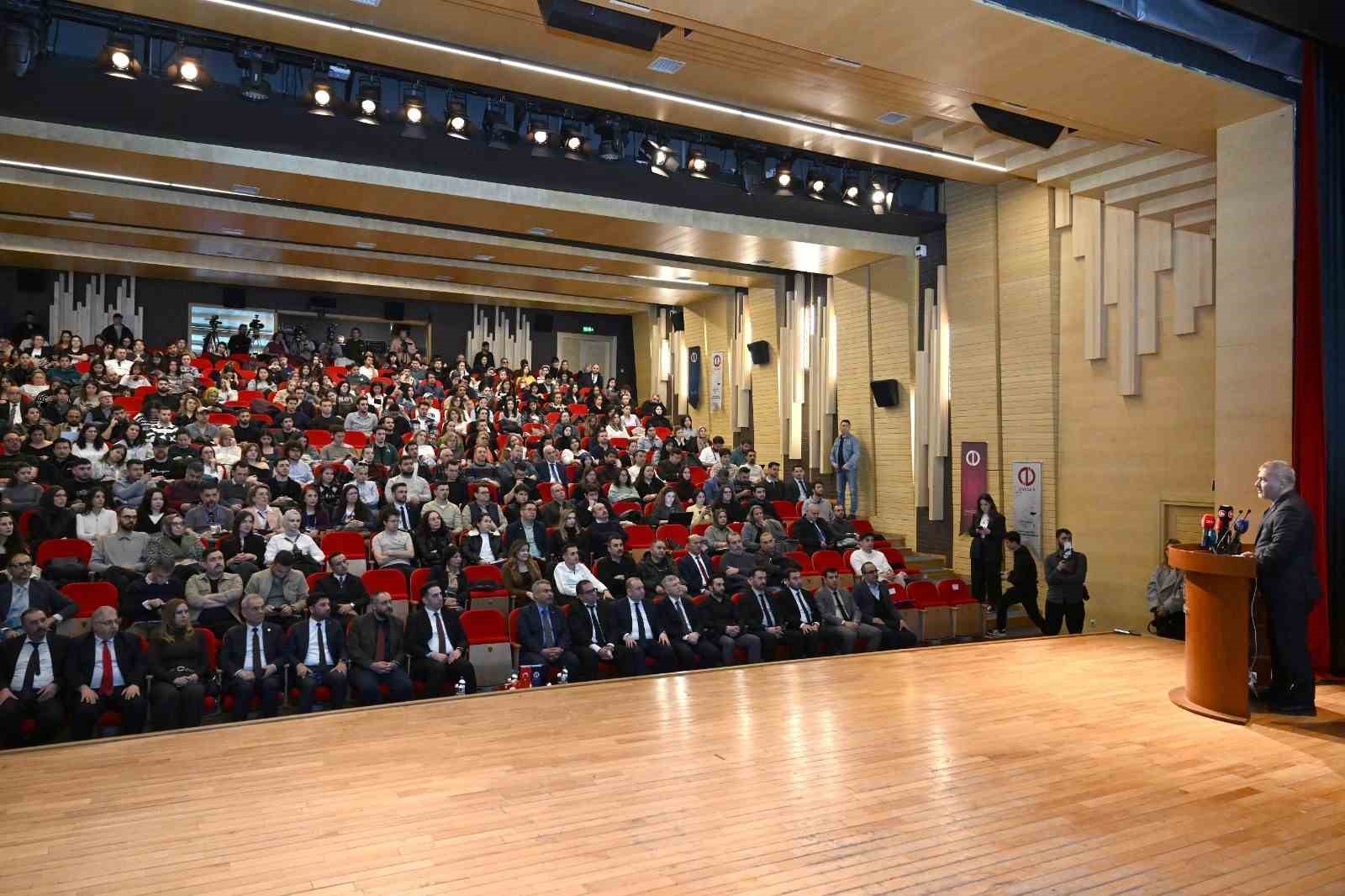 Anadolu Üniversitesi’nde Google Türkiye imzasıyla ’Yapay Zekâ ve Habercilik Eğitimi’