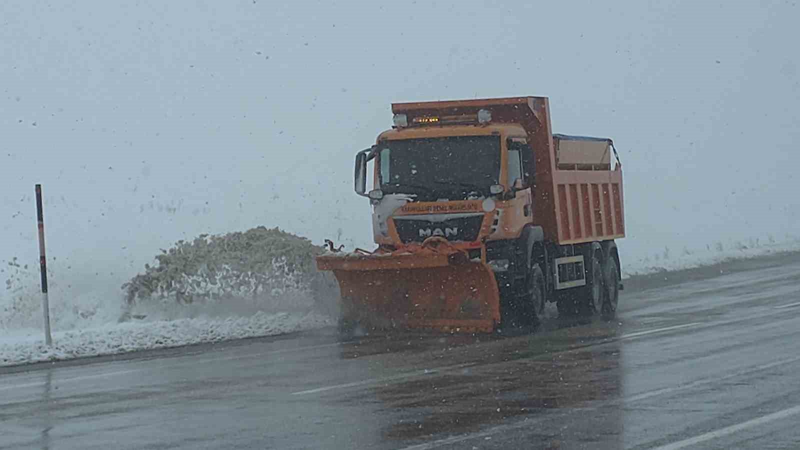 Van&rsquo;da 21 yerleşim yerinin yolu ulaşıma kapandı
