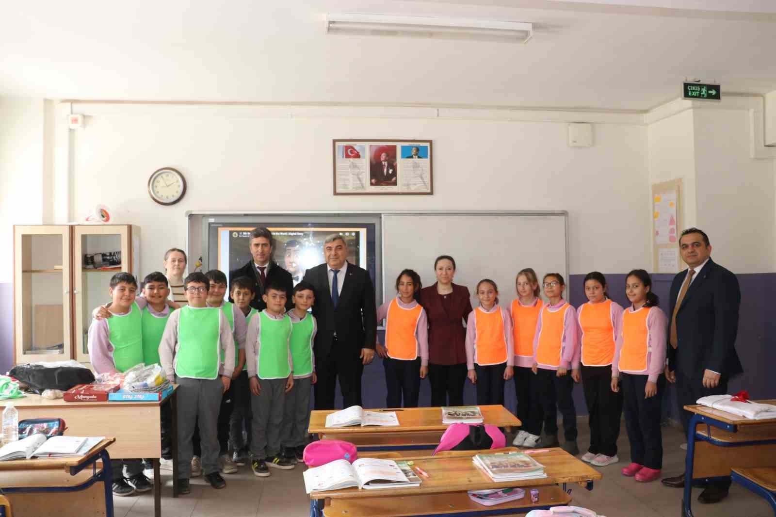 S&uuml;nnetci &ouml;ğrencilerin hedeflerini ve hayallerini dinledi
