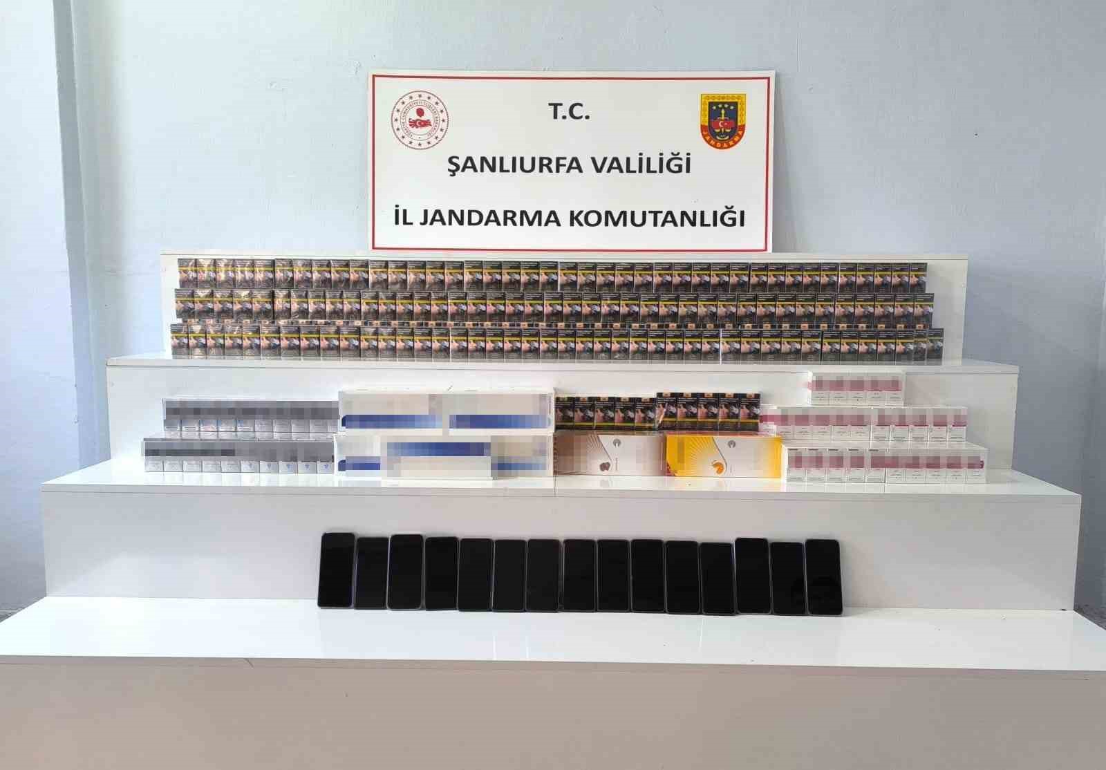 Şanlıurfa&rsquo;da ka&ccedil;ak sigara ve telefon ele ge&ccedil;irildi
