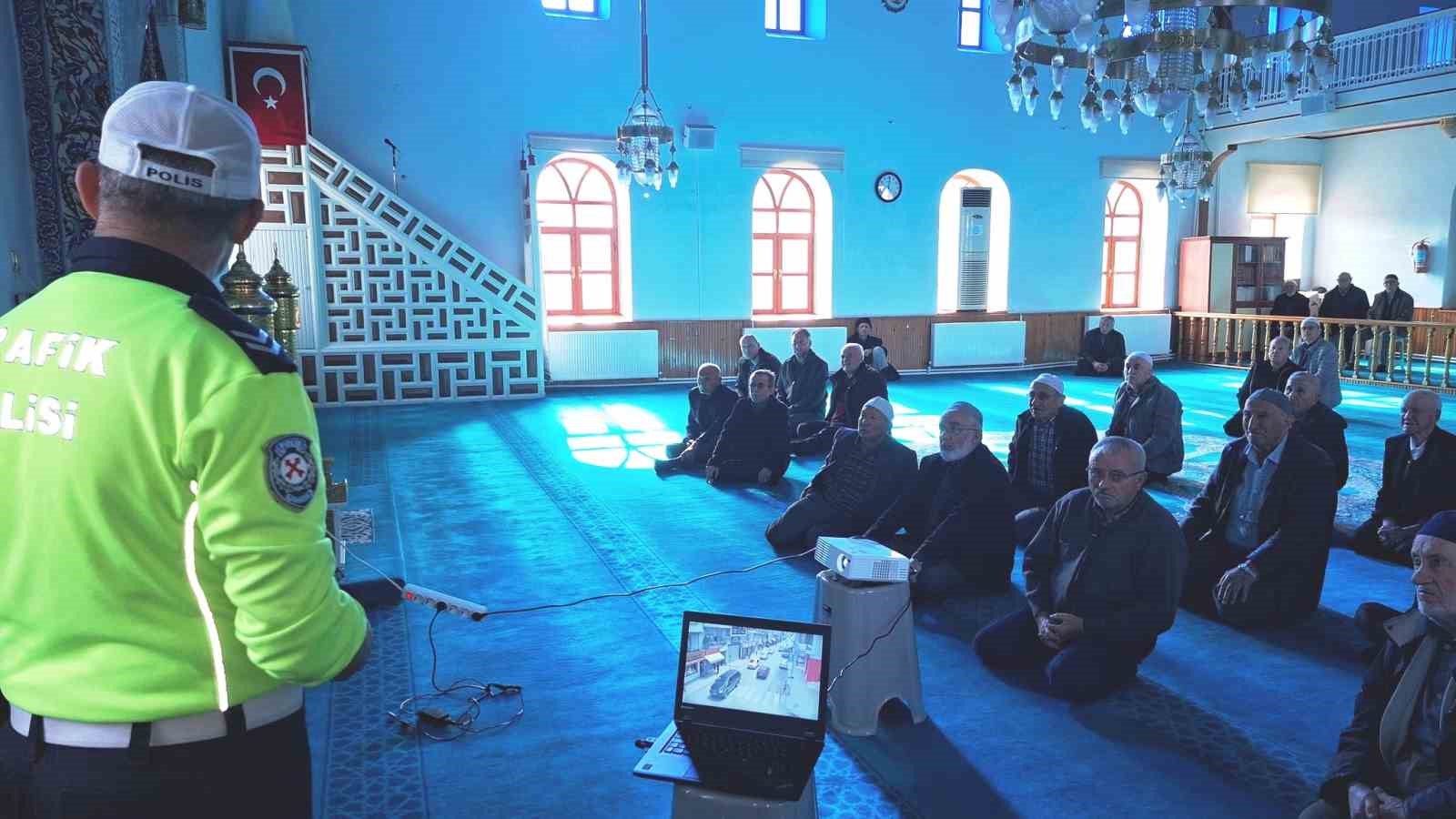 Hisarcık’ta cami cemaatine trafik eğitimi