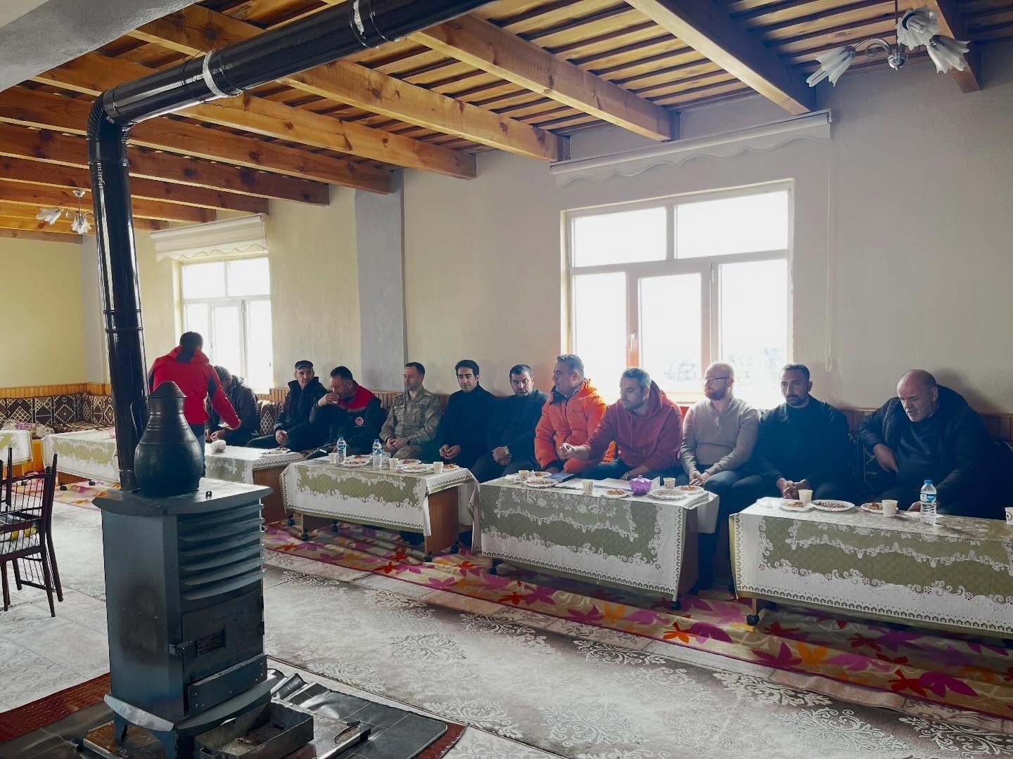 Sarıkamış Kaymakamı Enis Aslantatar&rsquo;dan Yenik&ouml;y&rsquo;e ziyaret
