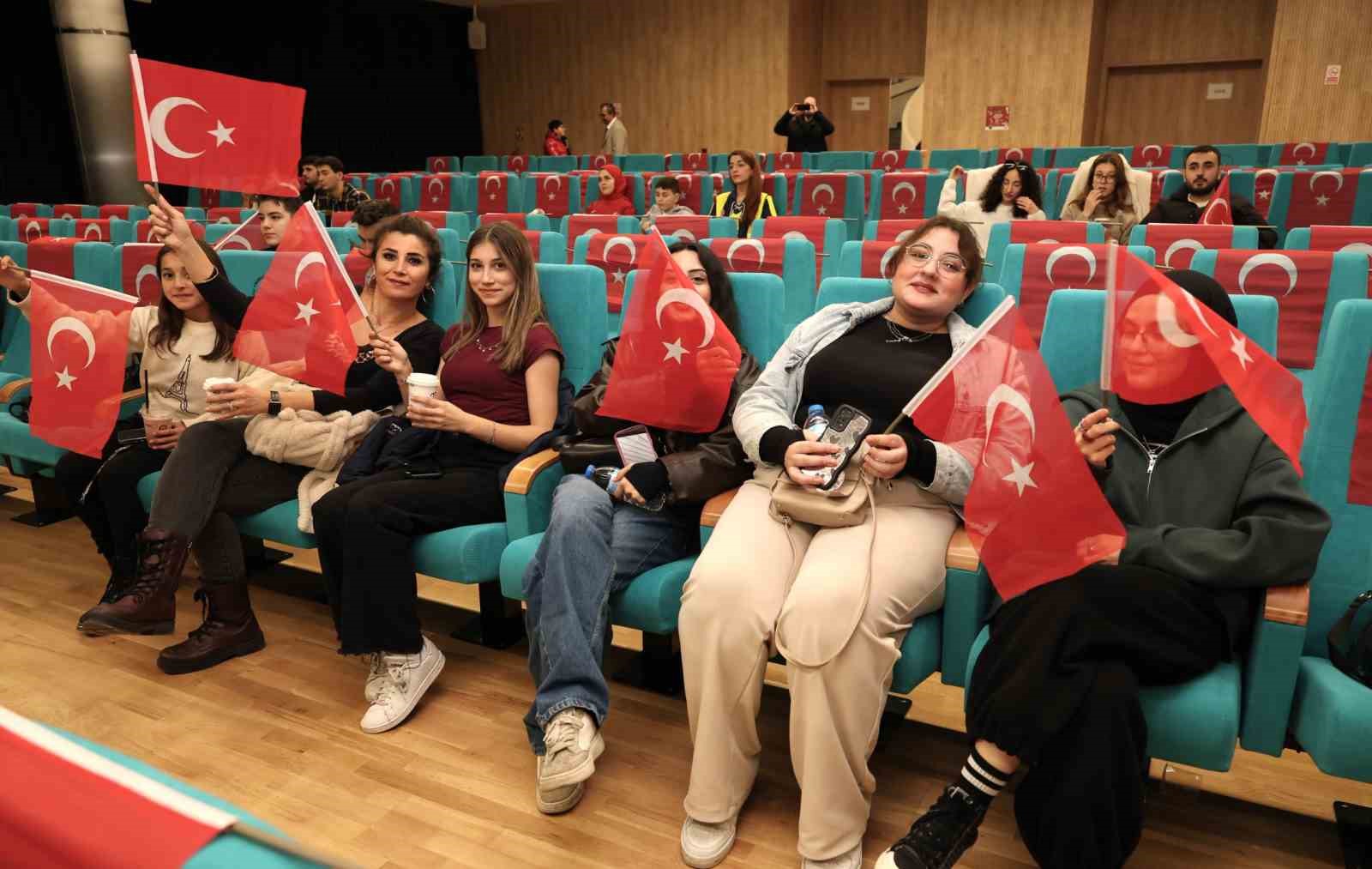 Milli ma&ccedil; heyecanı Osmangazi&rsquo;de dev ekranda yaşandı
