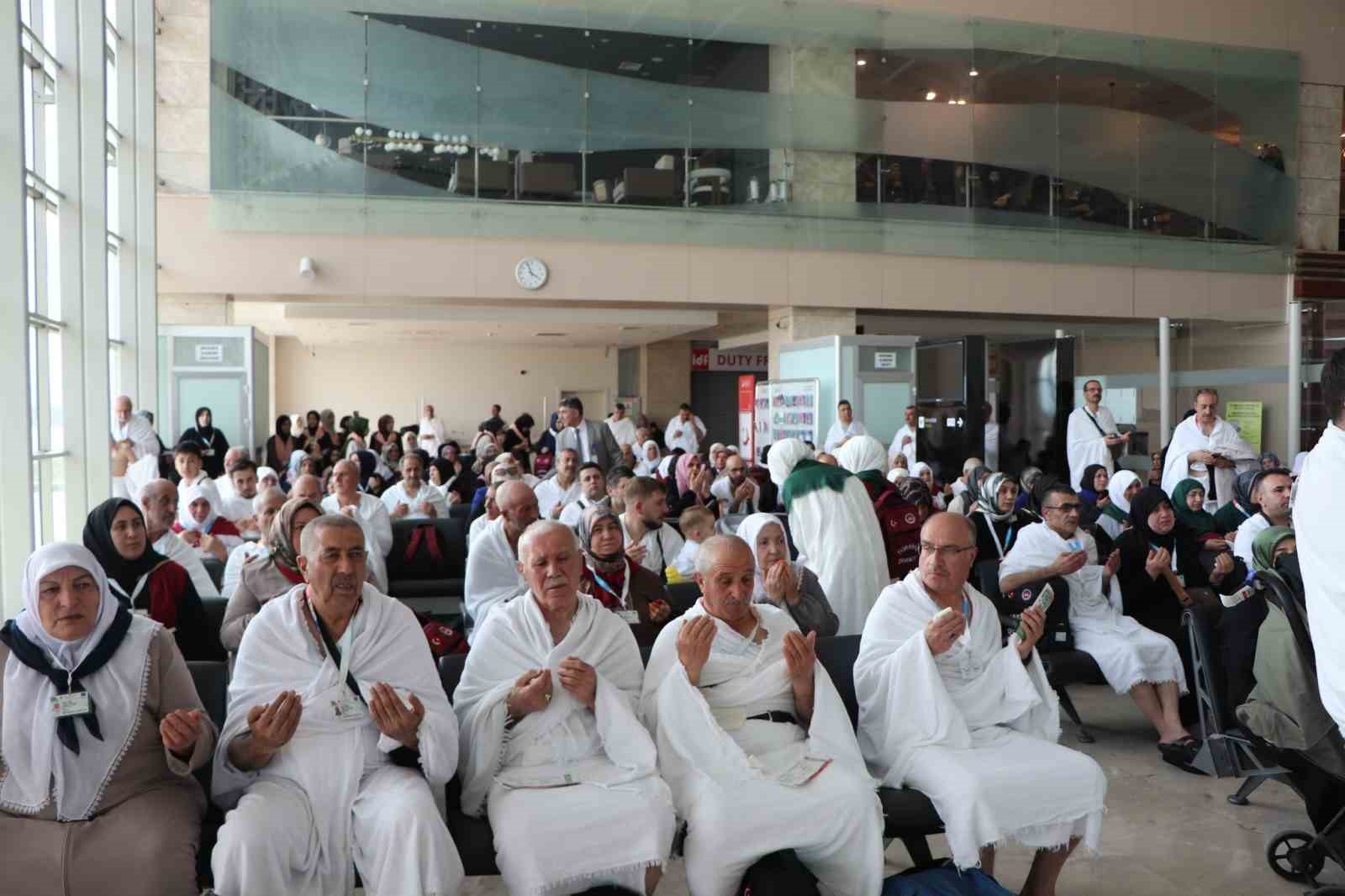 Elazığ’da 206 kişi umreye uğurlandı