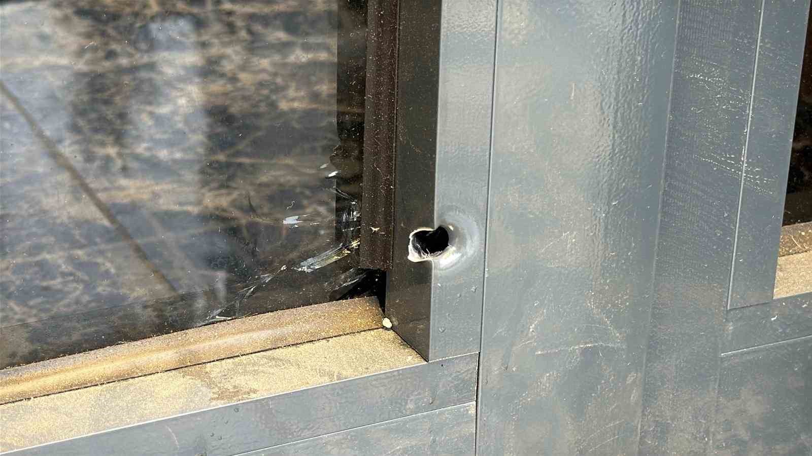 Diyarbakır&rsquo;da motosikletli şahıslar kuyumcu d&uuml;kkanını kurşunladı
