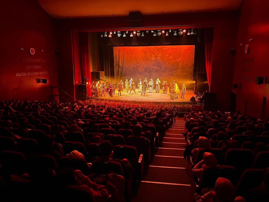 ‘2026 Şeyh Edebali Yılı’ kapsamında ‘Devlet Ana’ oyunu Bilecik’te sahnelendi