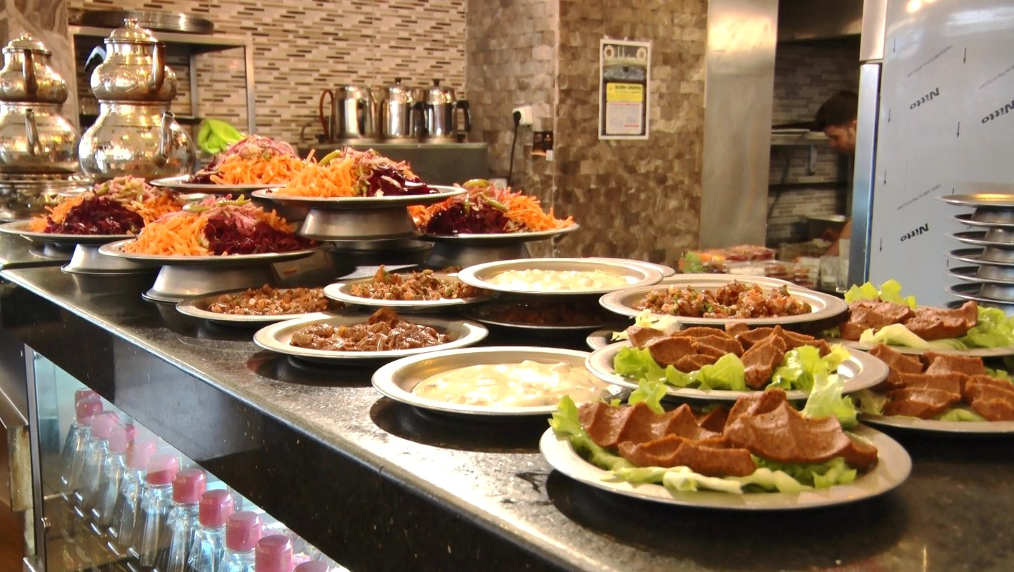 Gıda etiketlemesinde yeni d&ouml;nem: Men&uuml;de i&ccedil;erik ve kalori zorunlu olacak
