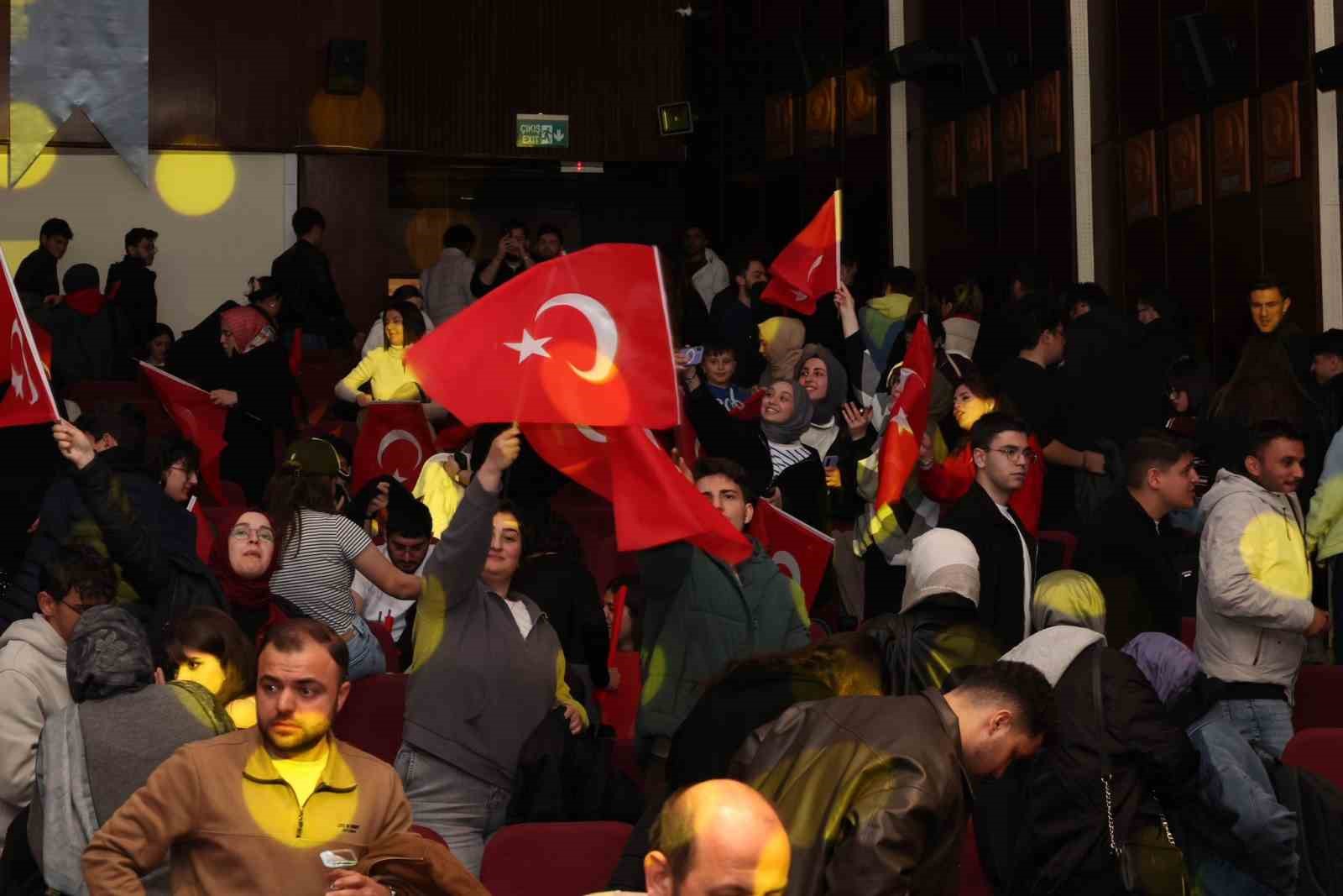 ERÜ’de milli maç heyecanı dev ekrana taşındı