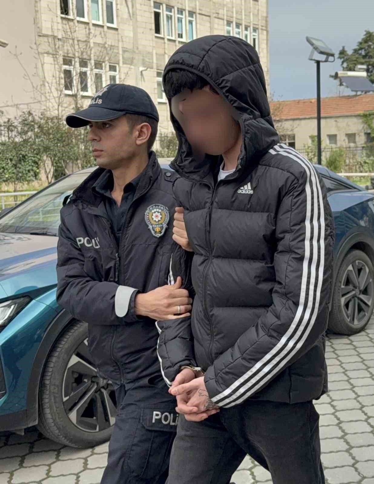 Hastane otoparkında bı&ccedil;aklı kavga: 1 yaralı
