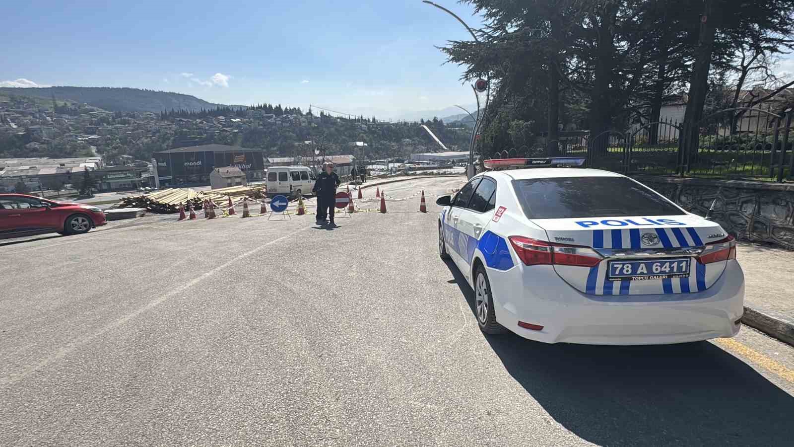 Valilik konutu tehlike altında: &Ccedil;atlaklar ilerliyor
