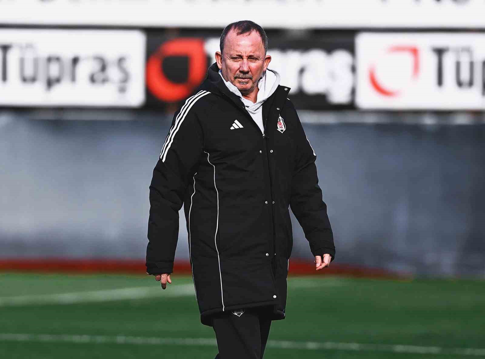 Beşiktaş, Fenerbah&ccedil;e ma&ccedil;ının hazırlıklarını s&uuml;rd&uuml;rd&uuml;
