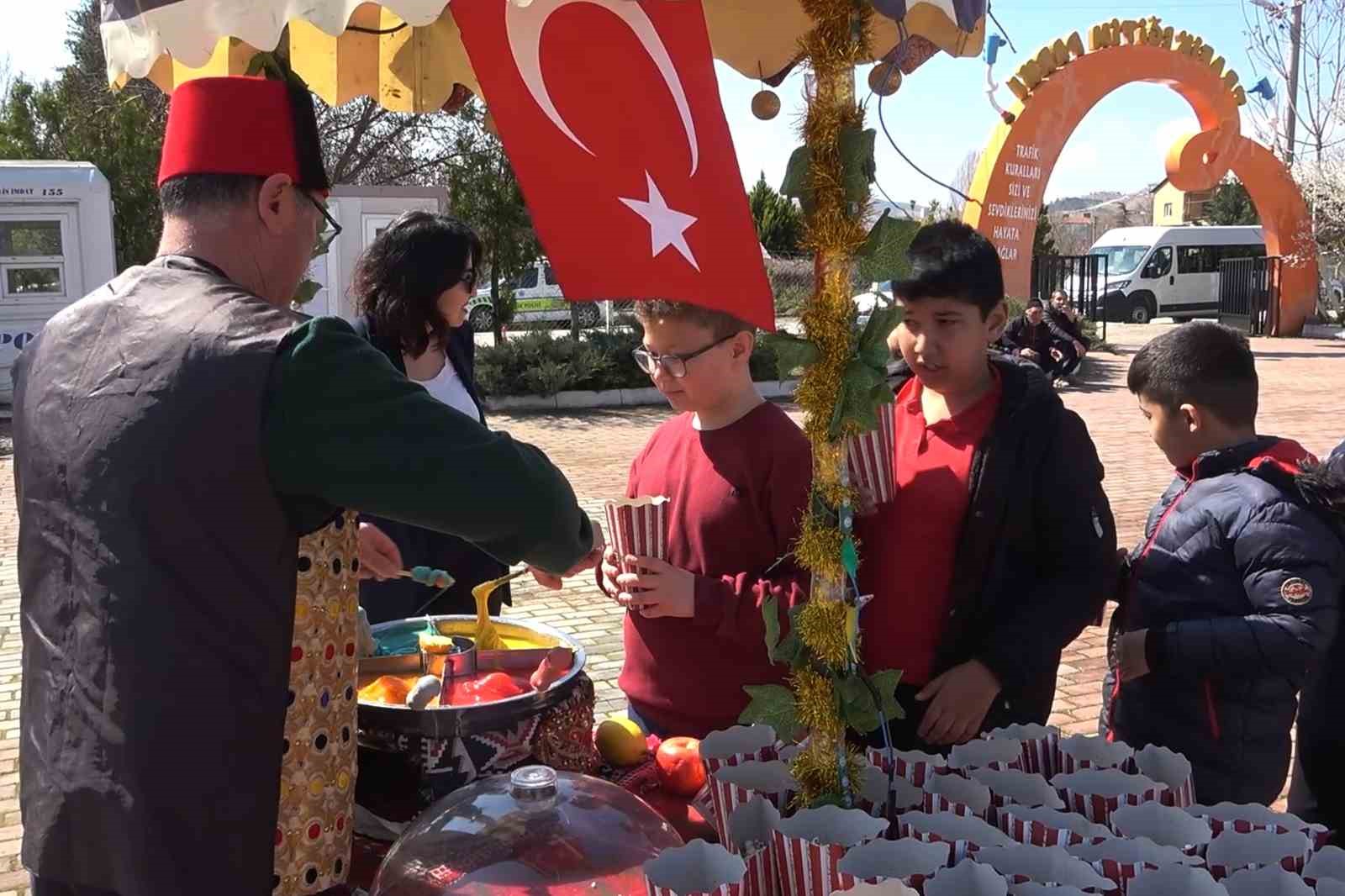 Geleceğin s&uuml;r&uuml;c&uuml;leri trafik kurallarını bu parkta &ouml;ğreniyor: Binlerce &ouml;ğrenci eğitim aldı

