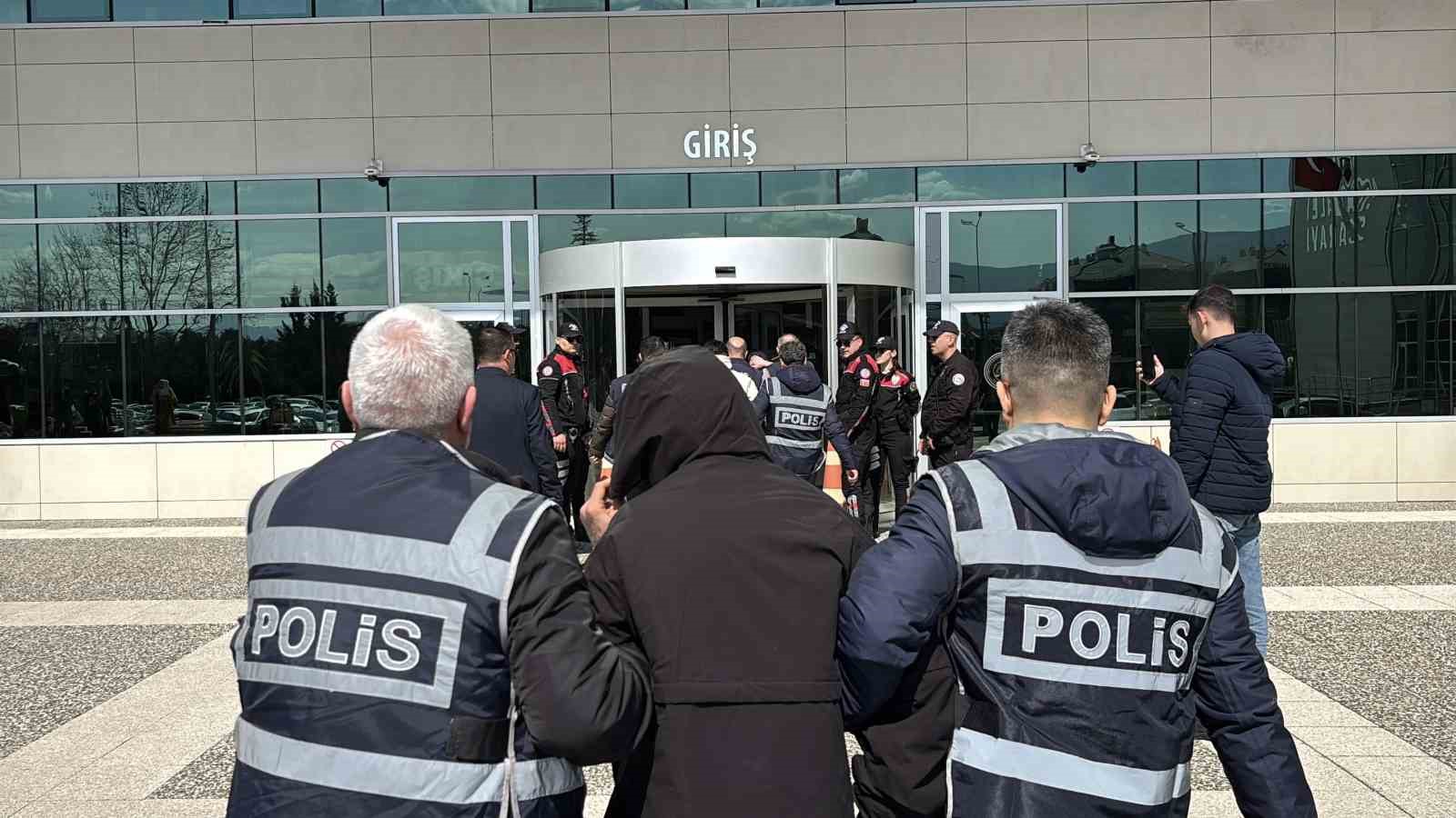 Bolu&rsquo;daki silahlı saldırının failleri Bursa&rsquo;da operasyonla yakalandı: Polis 300 saat kamera izledi
