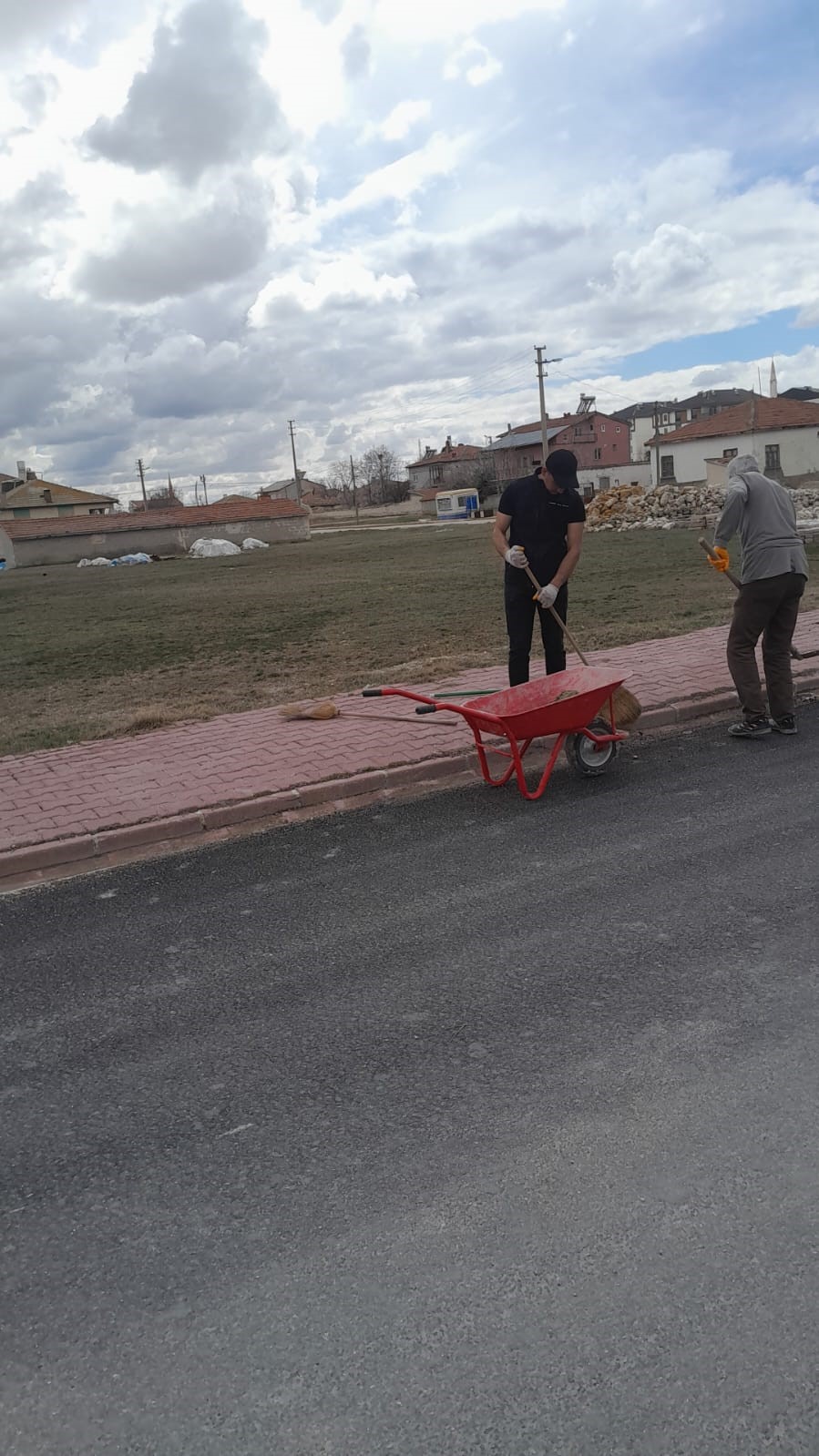 Eskil’de belediyenin yoğun temizlik çalışmaları sürüyor