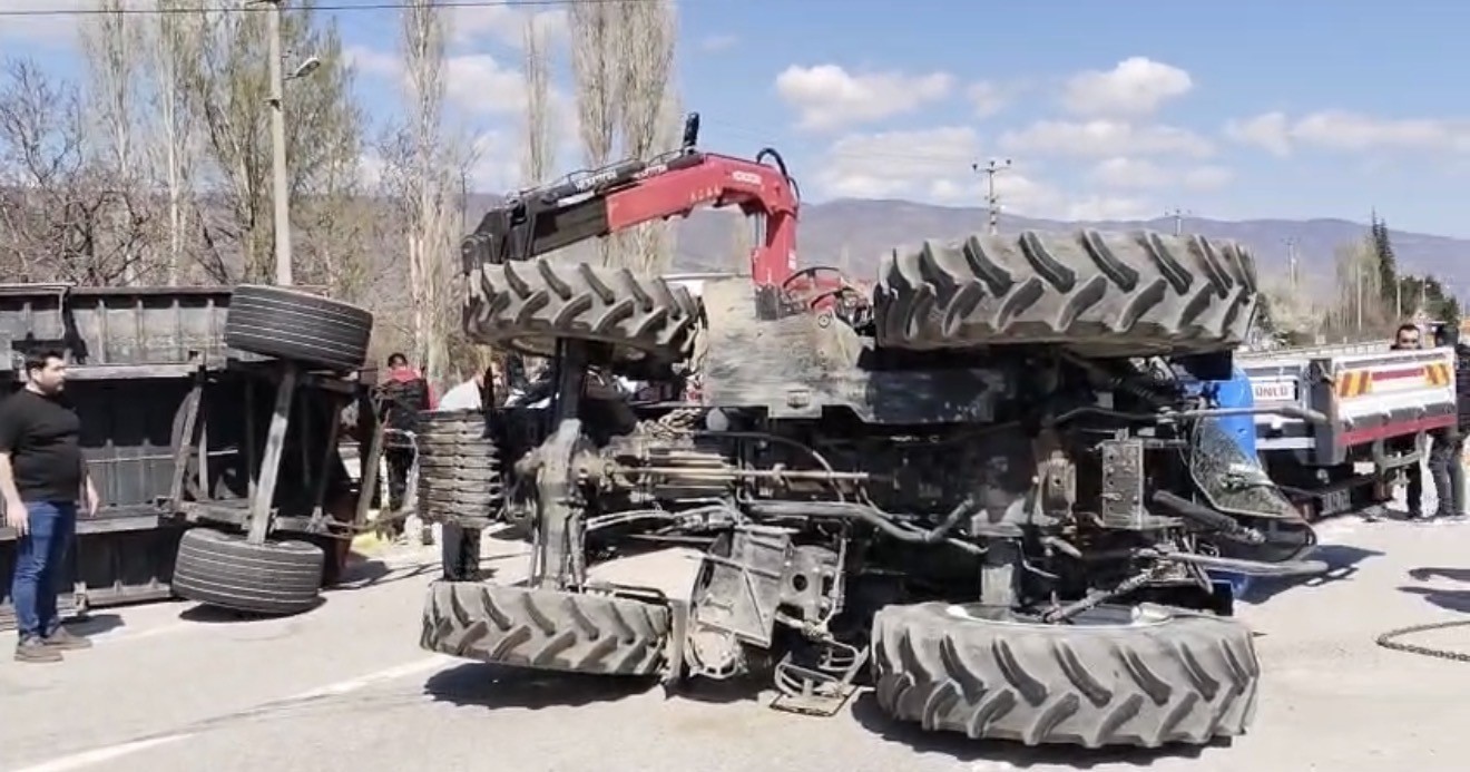 Tokat’ta gübre yüklü traktör devrildi