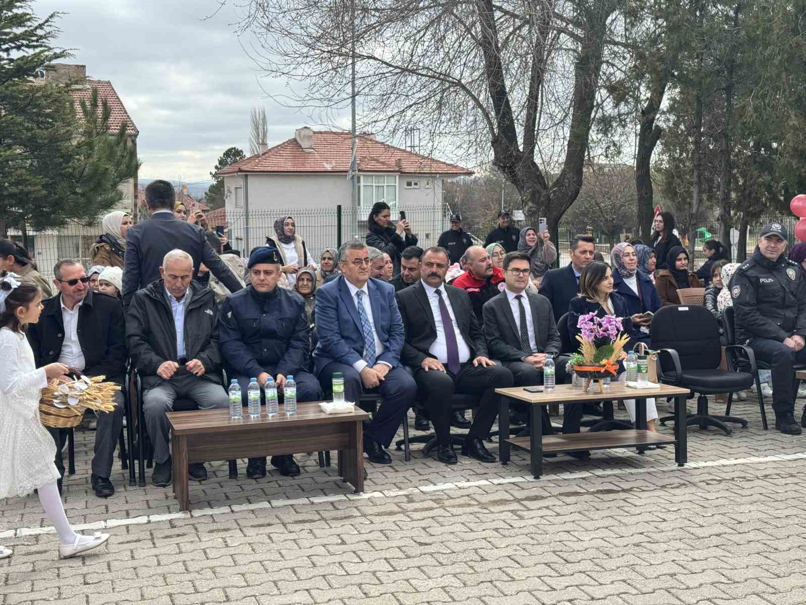 Başkan B&uuml;y&uuml;kkılı&ccedil; s&ouml;z&uuml;n&uuml; tuttu: Sarıoğlan&rsquo;da nevruz coşkusu mehteranla ta&ccedil;landı
