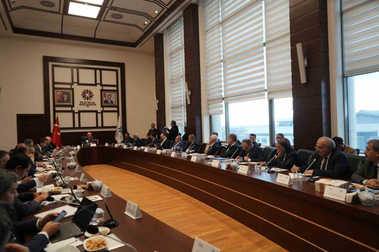 Y&Ouml;K Başkanı &Ouml;zvar: "Halktan kopuk, bulunduğu toplumun ihtiya&ccedil;larını dikkate almayan bir &uuml;niversite anlayışı yok"
