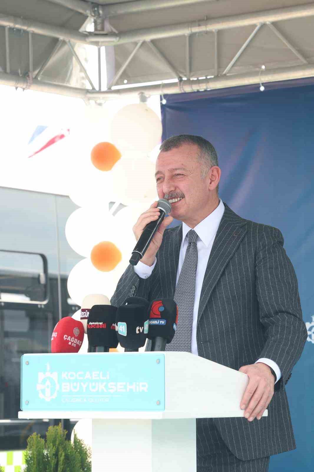 B&uuml;y&uuml;kakın&rsquo;dan İzmir&rsquo;e g&ouml;nderme: "Sadece kendimizle yarışıyoruz"
