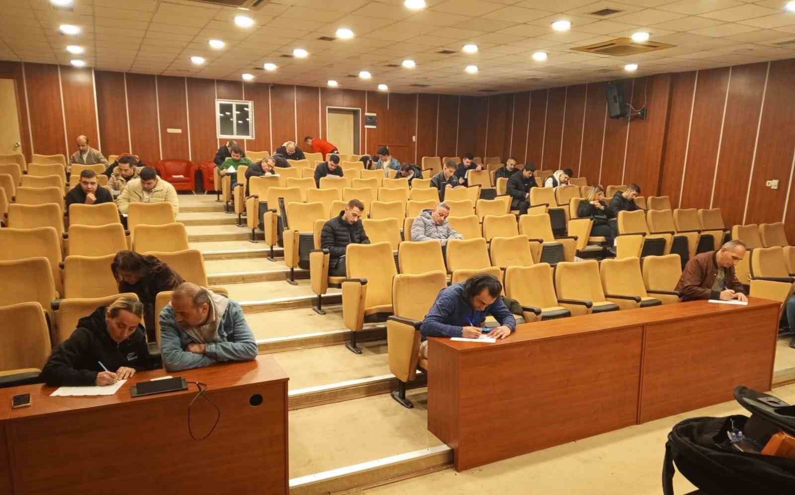G&ouml;lc&uuml;k&rsquo;teki istihdam ofisi binlerce kişiye iş kapısı araladı
