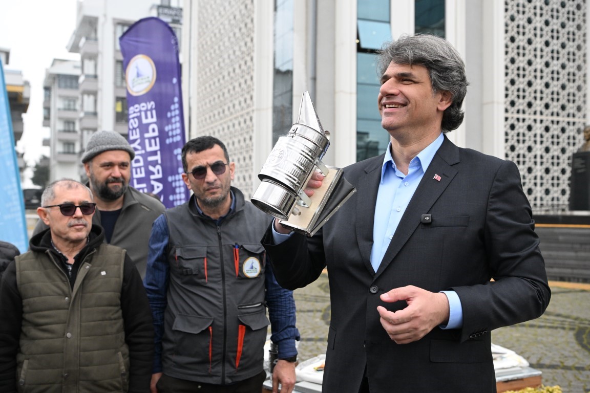 Kartepe&rsquo;de &uuml;reticilere arıcılık ve ekipman desteği sağlandı
