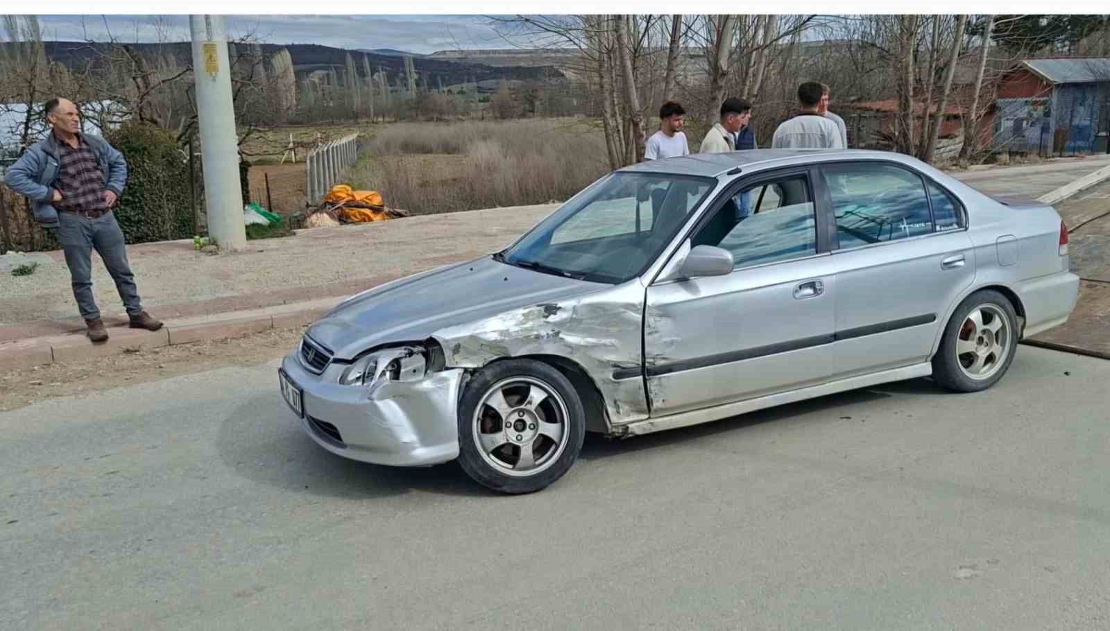 Hisarcık&rsquo;ta iki otomobil &ccedil;arpıştı: 2 yaralı
