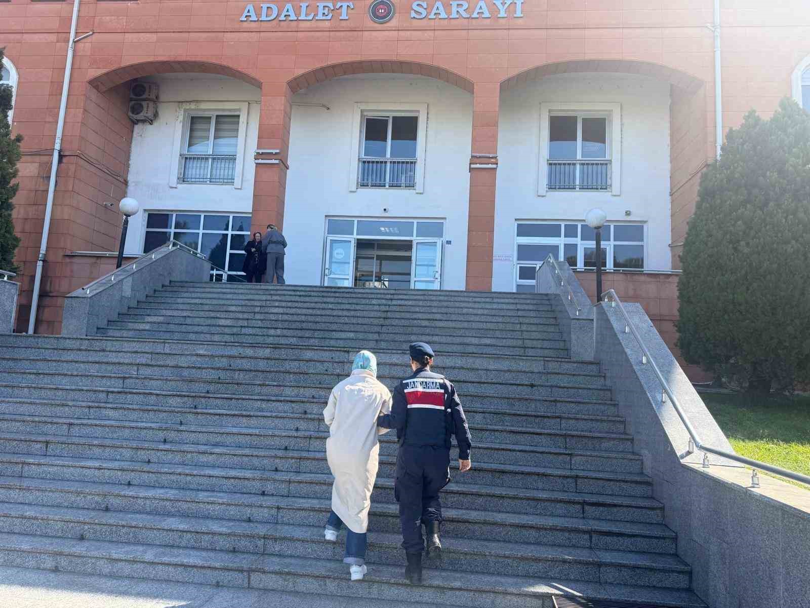 FET&Ouml;&rsquo;den 6 yıl 3 ay hapis cezası bulunan kadın yakalandı
